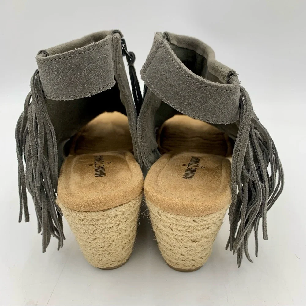 Minnetonka Blaire Wedge‎ Sandals Women Sz 10 Gray Suede Fringe Zip Festival Boho